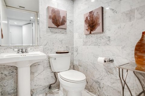 Condominio en alquiler en Surfside, Florida, 3 dormitorios, 173.08 m2 № 2007275 - foto 23