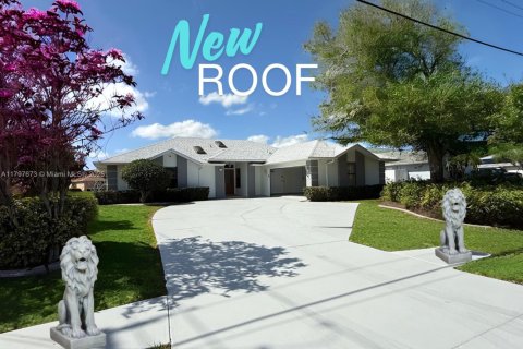 Casa en venta en Port St. Lucie, Florida, 3 dormitorios, 177.26 m2 № 1862430 - foto 1