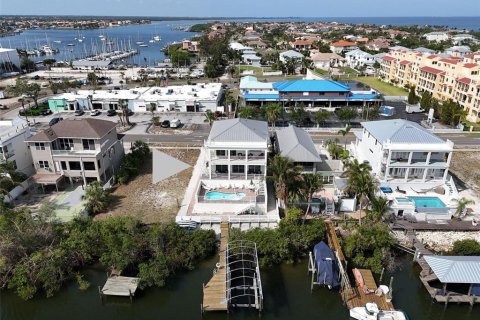House in Apollo Beach, Florida 4 bedrooms, 315.4 sq.m. № 1734543 - photo 2