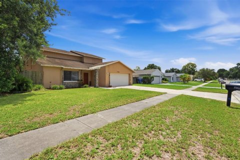 Casa en venta en Tampa, Florida, 4 dormitorios, 174.56 m2 № 2197862 - foto 2