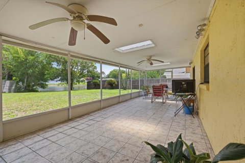 Casa en venta en Tampa, Florida, 4 dormitorios, 174.56 m2 № 2197862 - foto 3