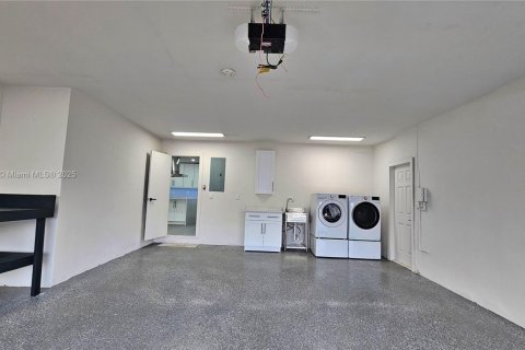 House in Fort Lauderdale, Florida 4 bedrooms, 139.54 sq.m. № 1870012 - photo 21