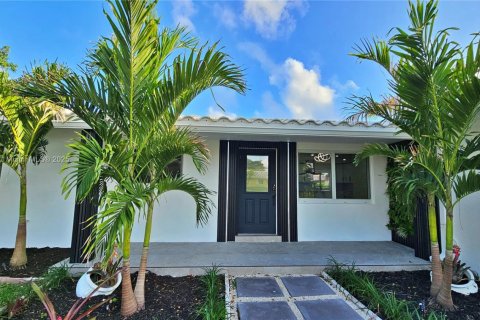 House in Fort Lauderdale, Florida 4 bedrooms, 139.54 sq.m. № 1870012 - photo 3