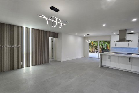 House in Fort Lauderdale, Florida 4 bedrooms, 139.54 sq.m. № 1870012 - photo 9