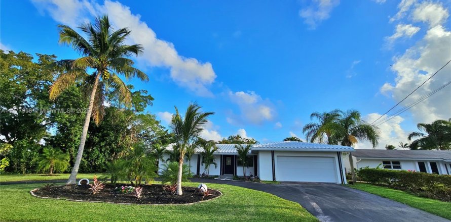 House in Fort Lauderdale, Florida 4 bedrooms, 139.54 sq.m. № 1870012