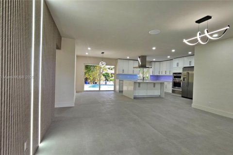 House in Fort Lauderdale, Florida 4 bedrooms, 139.54 sq.m. № 1870012 - photo 6