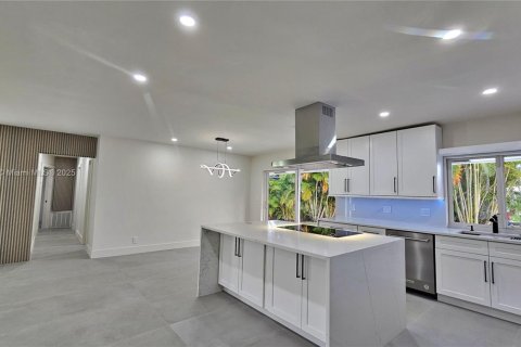 House in Fort Lauderdale, Florida 4 bedrooms, 139.54 sq.m. № 1870012 - photo 20
