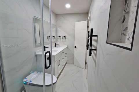 House in Fort Lauderdale, Florida 4 bedrooms, 139.54 sq.m. № 1870012 - photo 15