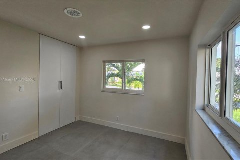 House in Fort Lauderdale, Florida 4 bedrooms, 139.54 sq.m. № 1870012 - photo 13