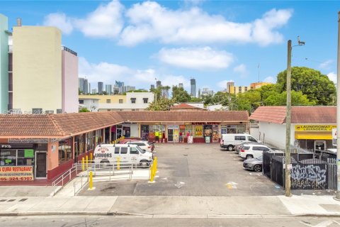 Commercial property in Miami, Florida № 2086320 - photo 16