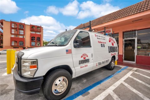 Commercial property in Miami, Florida № 2086320 - photo 14