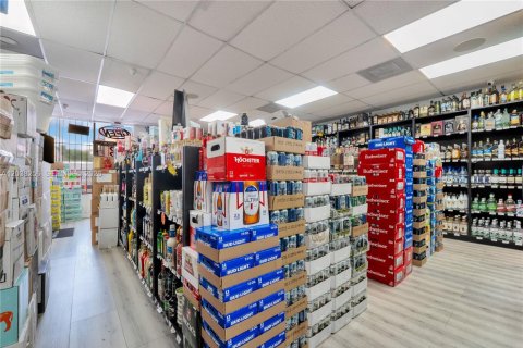 Commercial property in Miami, Florida № 2086320 - photo 21