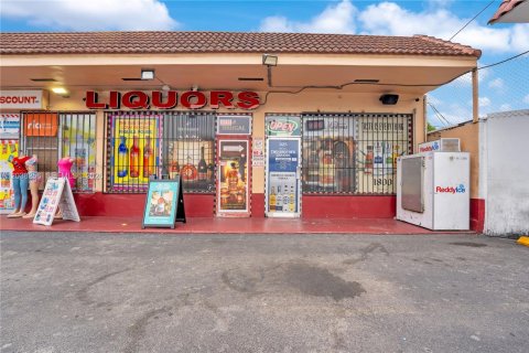 Commercial property in Miami, Florida № 2086320 - photo 24