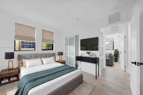 Снять в аренду виллу или дом в Майами, Флорида 2 спальни, 71.53м2, № 1964214 - фото 4