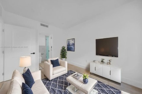 Снять в аренду виллу или дом в Майами, Флорида 2 спальни, 71.53м2, № 1964214 - фото 8