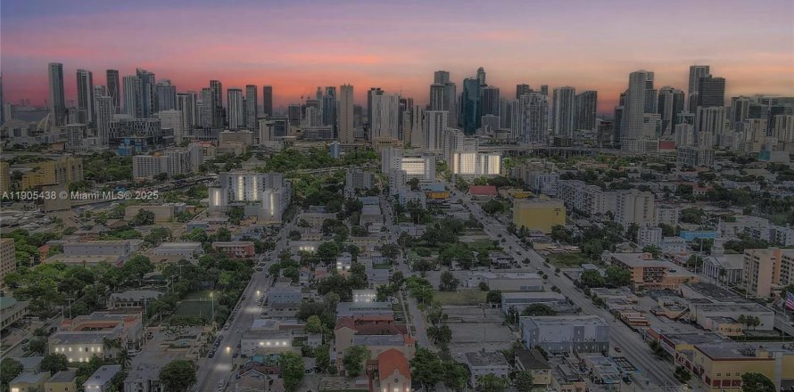 Дом в Майами, Флорида 2 спальни, 71.53м2 № 1964214