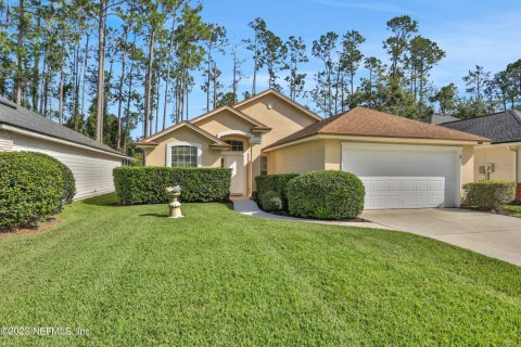 House in Fleming Island, Florida 3 bedrooms, 141.4 sq.m. № 818105 - photo 1
