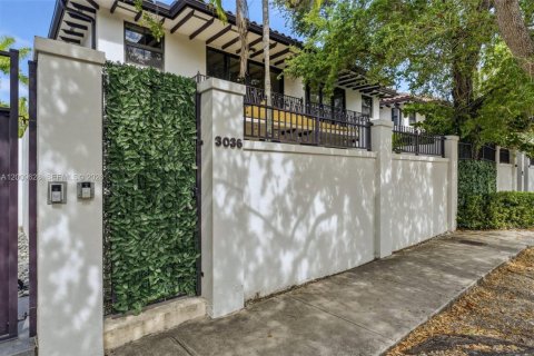 Touwnhouse à Miami, Floride 3 chambres, 218.32 m2 № 2340864