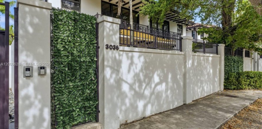 Touwnhouse à Miami, Floride 3 chambres, 218.32 m2 № 2340864