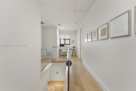 Touwnhouse à vendre à Miami, Floride: 3 chambres, 218.32 m2 № 2340864 - photo 20