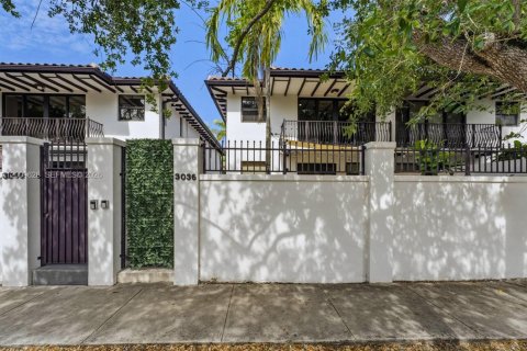 Touwnhouse à vendre à Miami, Floride: 3 chambres, 218.32 m2 № 2340864 - photo 4