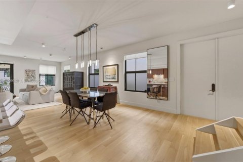 Touwnhouse à vendre à Miami, Floride: 3 chambres, 218.32 m2 № 2340864 - photo 16