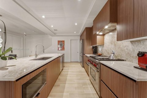Touwnhouse à vendre à Miami, Floride: 3 chambres, 218.32 m2 № 2340864 - photo 17