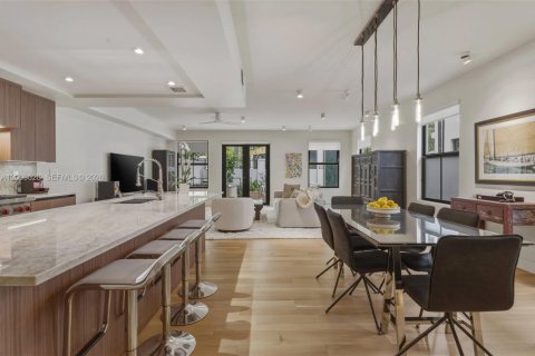 Touwnhouse à vendre à Miami, Floride: 3 chambres, 218.32 m2 № 2340864 - photo 19