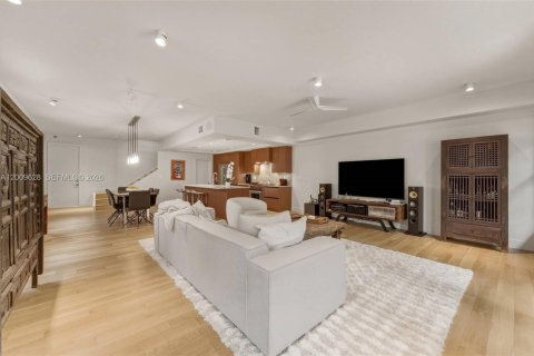 Touwnhouse à vendre à Miami, Floride: 3 chambres, 218.32 m2 № 2340864 - photo 10