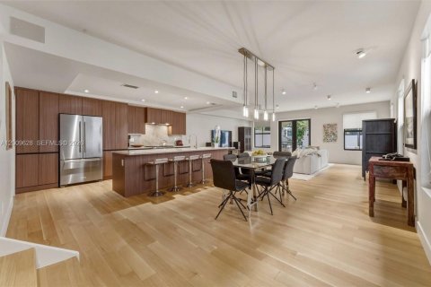 Touwnhouse à vendre à Miami, Floride: 3 chambres, 218.32 m2 № 2340864 - photo 14