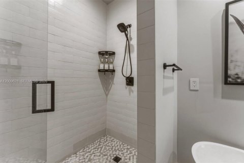 Touwnhouse à vendre à Miami, Floride: 3 chambres, 218.32 m2 № 2340864 - photo 27