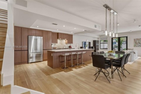 Touwnhouse à vendre à Miami, Floride: 3 chambres, 218.32 m2 № 2340864 - photo 15