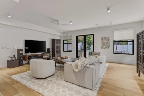 Touwnhouse à vendre à Miami, Floride: 3 chambres, 218.32 m2 № 2340864 - photo 3