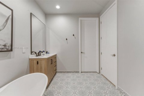Touwnhouse à vendre à Miami, Floride: 3 chambres, 218.32 m2 № 2340864 - photo 28
