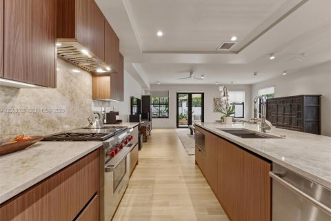 Touwnhouse à vendre à Miami, Floride: 3 chambres, 218.32 m2 № 2340864 - photo 2