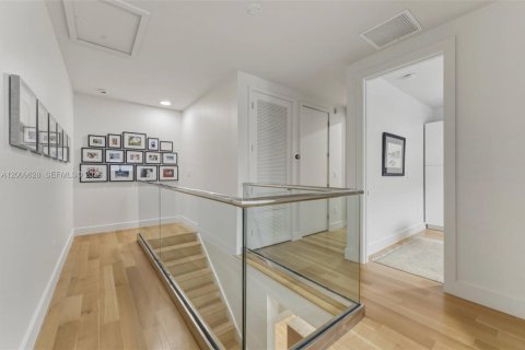 Touwnhouse à vendre à Miami, Floride: 3 chambres, 218.32 m2 № 2340864 - photo 21