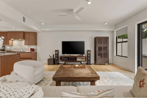 Touwnhouse à vendre à Miami, Floride: 3 chambres, 218.32 m2 № 2340864 - photo 11