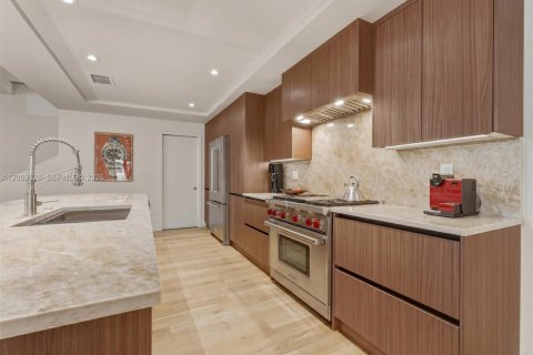 Touwnhouse à vendre à Miami, Floride: 3 chambres, 218.32 m2 № 2340864 - photo 18