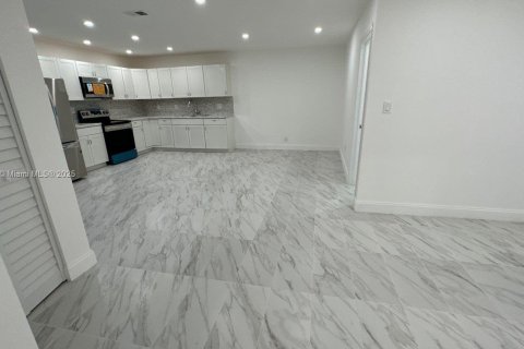 Condo in Lauderhill, Florida, 3 bedrooms  № 1818107 - photo 16