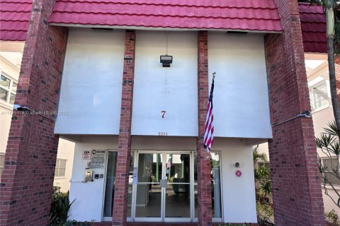 Condo in Lauderhill, Florida, 3 bedrooms  № 1818107 - photo 20
