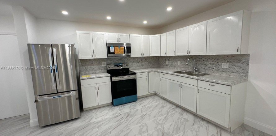 Condo in Lauderhill, Florida, 3 bedrooms  № 1818107