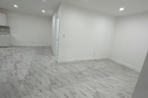 Condo in Lauderhill, Florida, 3 bedrooms  № 1818107 - photo 17