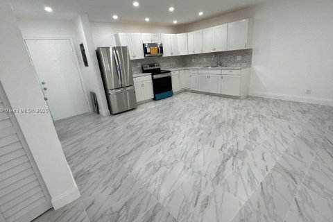 Condo in Lauderhill, Florida, 3 bedrooms  № 1818107 - photo 18