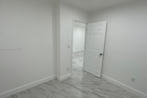 Condo in Lauderhill, Florida, 3 bedrooms  № 1818107 - photo 15