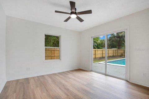 House in Sanford, Florida 4 bedrooms, 130.06 sq.m. № 1815017 - photo 10