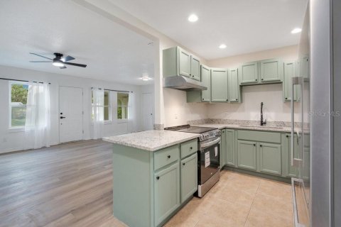 House in Sanford, Florida 4 bedrooms, 130.06 sq.m. № 1815017 - photo 8