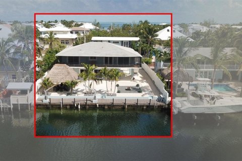 Снять в аренду виллу или дом в Исламорада, Вилладж оф Айлендс, Флорида 4 спальни, 136.57м2, № 1957707 - фото 2