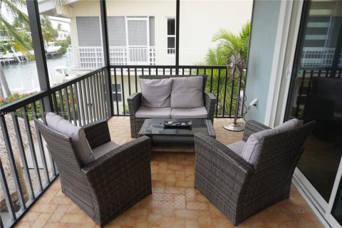 Снять в аренду виллу или дом в Исламорада, Вилладж оф Айлендс, Флорида 4 спальни, 136.57м2, № 1957707 - фото 17