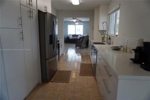 Снять в аренду виллу или дом в Исламорада, Вилладж оф Айлендс, Флорида 4 спальни, 136.57м2, № 1957707 - фото 29