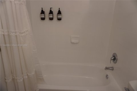 Снять в аренду виллу или дом в Исламорада, Вилладж оф Айлендс, Флорида 4 спальни, 136.57м2, № 1957707 - фото 27